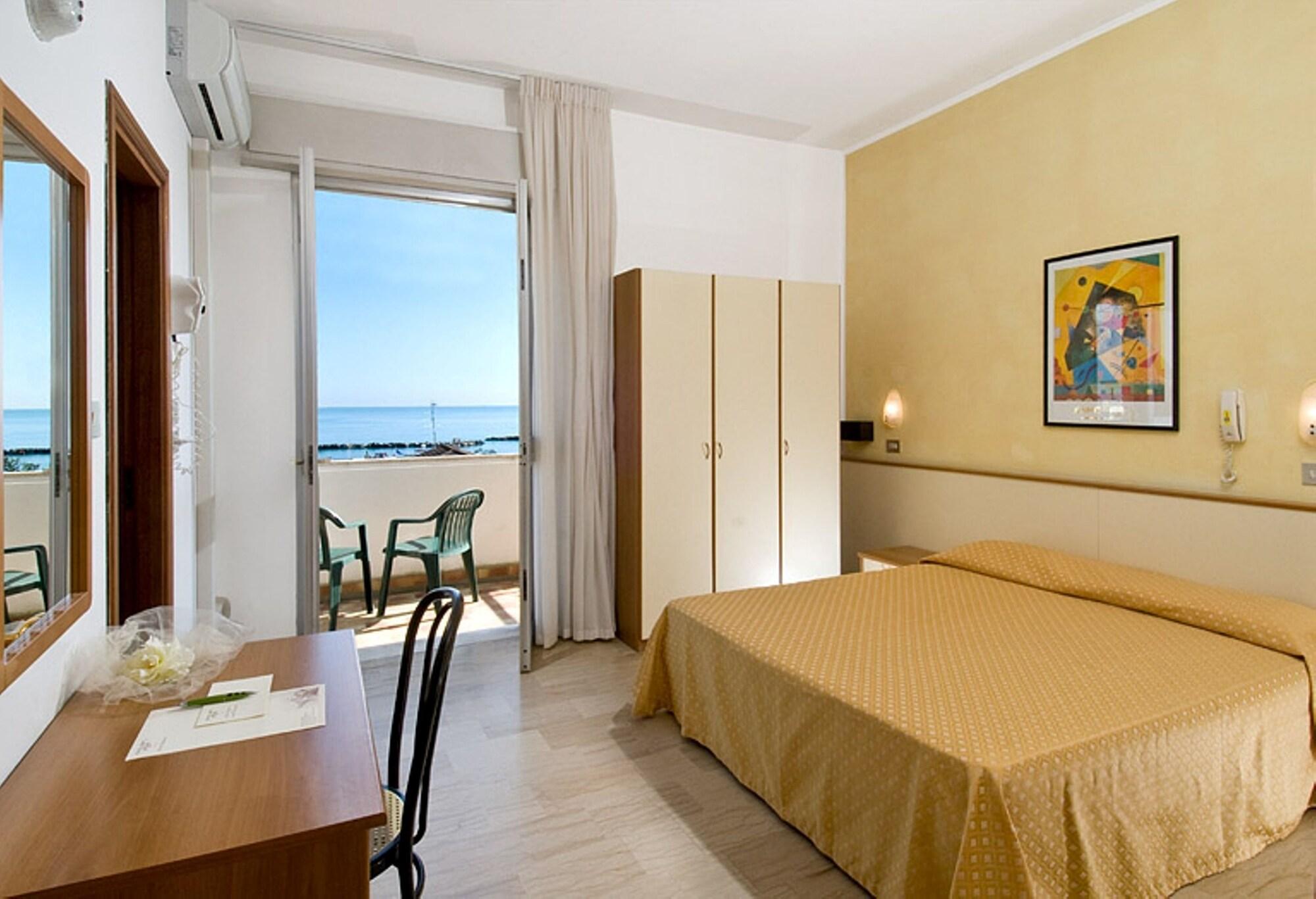 Hotel Arabesco Rimini Extérieur photo